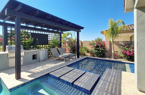 Surprise House | 3bd/2ba House w/ Pool, Hot Tub, Kiddie Pool, Firepits, & Resort Style Amenities