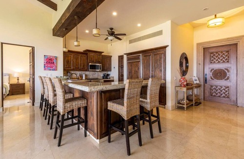 San Jose del Cabo Apartment | 3BD Golf Front - Hot Tub & Beach Club in PLC