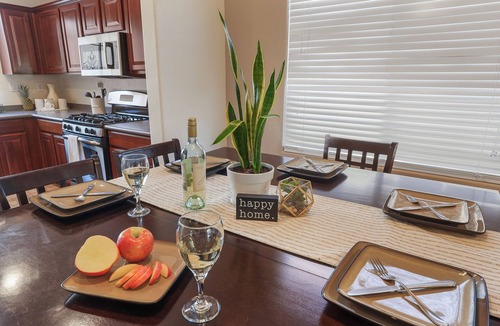 Anthem House | 3bd - Seasonal Stays-Country Club - Peaceful & Private Yard
