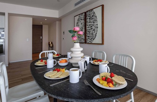 Financial District Condo | 3br condo w/skyline view & pool access