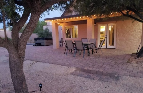 Desert View Village Apartment | 3BR+Den 2.5 BA w/King bed, fireplace, spa & mountain views. Close to shopping!
