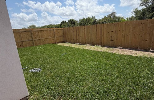 Brownsville Apartment | 3BR Duplex 25 min to SpaceX, private Patio & Parking