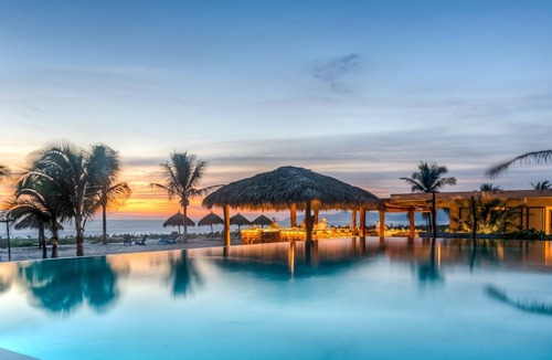 Dario Galeana Villa | 3BR Family Beach Villa I Oceanfront View