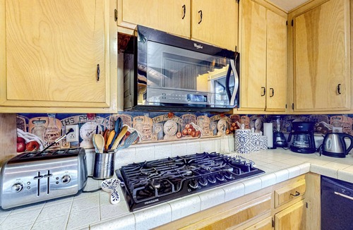 Crestline Cottage | 3BR Idyllic Cabin in the Woods w/Wood Fireplace