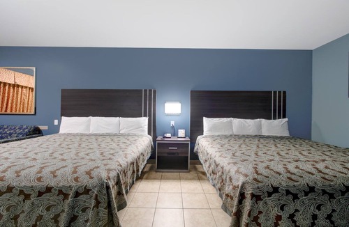 Weslaco Hotel | 3Practical Rooms Near Weslaco Museum - 2 miles | Great for Adventure Seekers