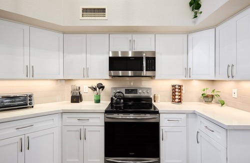Casa Rica North House | 3Primary Bedrms! $100k+Resort Yard: HeatedPool+HotTub,BBQ,FirePit,Gym,EV Charger