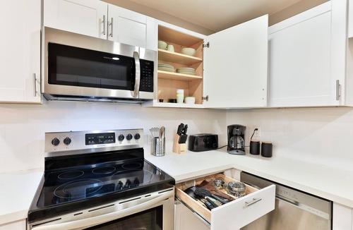 Alhambra House | 4 Bed 2 Bath Single Family home with 2 King Beds sleeps 10 with huge backyard