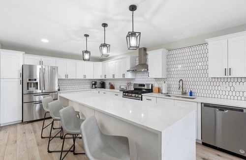 Paradise Valley Village House | 4 Bed Mid Century Modern w/Pool, Putting Green, Wood Fired Pizza Oven, Sleeps 9