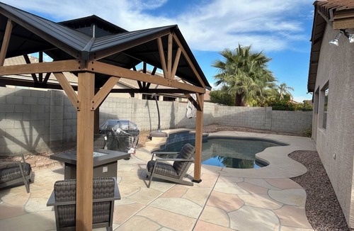 Rovey Farm Estates House | 4-bedroom house in lovely Glendale with WiFi, AC 5 minutes From Westgate