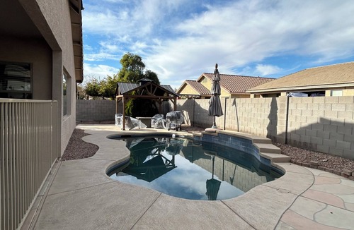 Rovey Farm Estates House | 4-bedroom house in lovely Glendale with WiFi, AC 5 minutes From Westgate