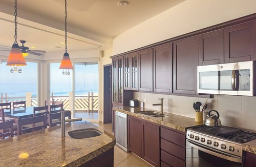 San Pedro Mixtepec Condo | 4 Bedrooms 3 Bathrooms Beach & Ocean Front