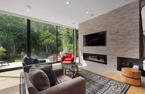 Melrose Apartment | 4 Bedroom Single family L-454869 by Houzlet