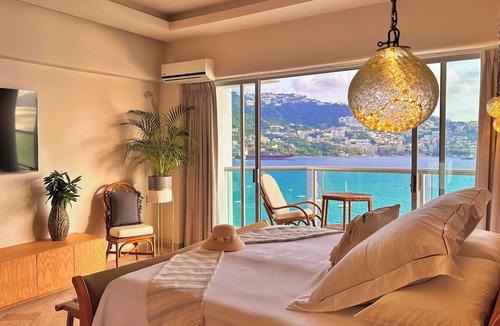 Costa Azul Apartment | 4 BR Luxury beachfront apartment in Acapulco Bay.