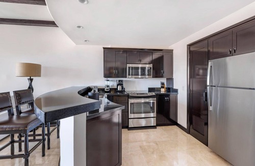 Zona Hotelera Hotel | 4 Coastal 1BR Deluxe Suites w/Balcony – Near Top-Rated Cabo Golf & Attractions