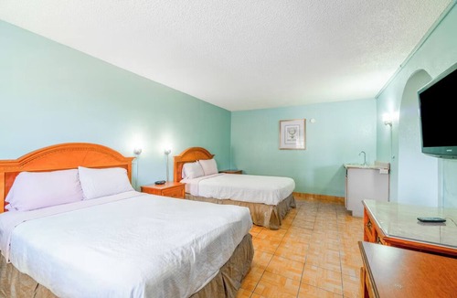 Harlingen Hotel | 4 Inviting Rooms Near Dining Hotspots & Tony Butler Municipal Golf Course -2.7mi