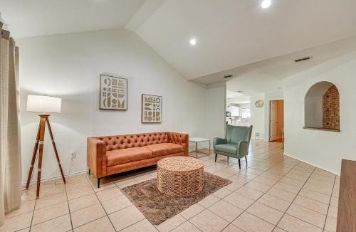 Brownsville House | 4 Mi to Dtwn Brownsville: Family Home w/Yard!