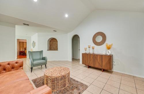 Brownsville House | 4 Mi to Dtwn Brownsville: Family Home w/Yard!