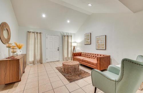 Brownsville House | 4 Mi to Dtwn Brownsville: Family Home w/Yard!