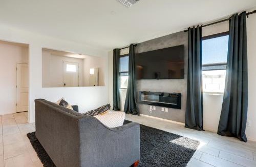 Glendale House | 4 Mi to Westgate! Sunny Escape w/Furnished Patio