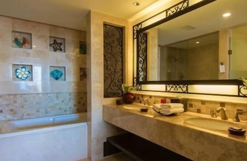 Marina Resort | 4 Penthouse Grand Solmar Land's End Resort Beach!
