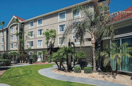 Ahwatukee Foothills House | 4 Pet-Friendly Units! Free Breakfast, Onsite Pool, Free Parking