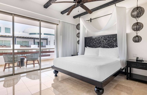 Zona Hotelera Hotel | 4 Relaxing King Suites w/Spa & Pool View – Near San José Estuary & Sanctuary