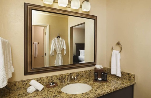 South Scottsdale Resort | 4 Serene Units in 40-Acre Property, Perfect for Special Events! On-Site Dining