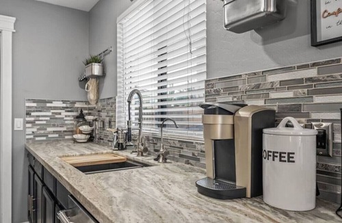 Avondale House | 4BR Avondale Home w/2 King Beds Sleeps 10