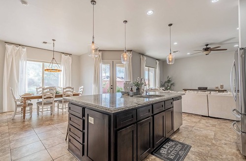Yuma House | 4BR Modern Farmhouse , Sleeps 10 , Backyard & Theater Room