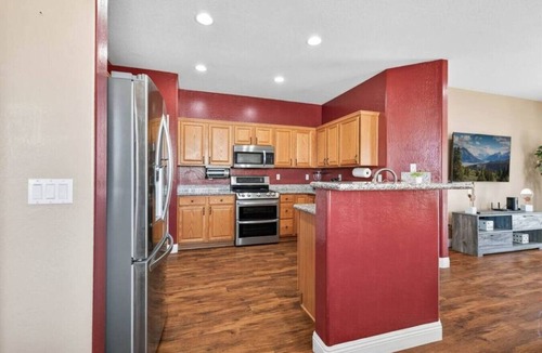 Copper Creek House | 4BR Phoenix Stay | Sleeps 10 | Pet-Friendly