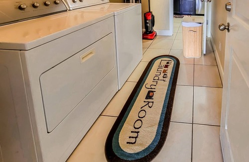 McAllen House | 4BR Smart Luxe Condo w/Pool View, Gated Community: close to Costco & Top Golf