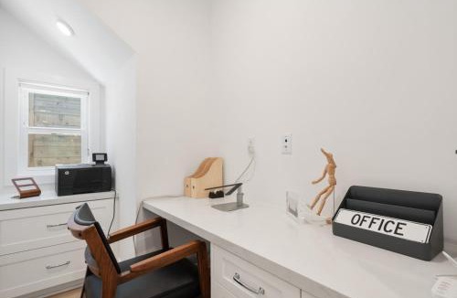 West Los Angeles House | 4mil WestLA Lux Manor Santa Monica and Beverly Hills