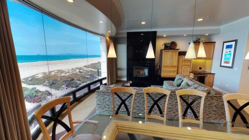 Sunset Beach House | 5 Bedroom Beachfront Masterpiece