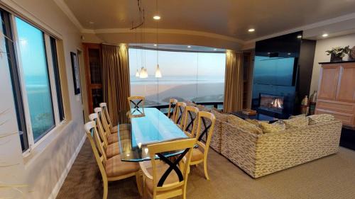 Sunset Beach House | 5 Bedroom Beachfront Masterpiece