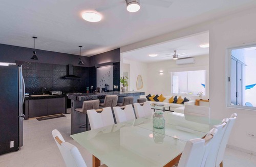 Downtown Cancun Villa | 5 Bedroom Villa w/Private Pool, Roof Garden, Amazing Location and Fast Wifi