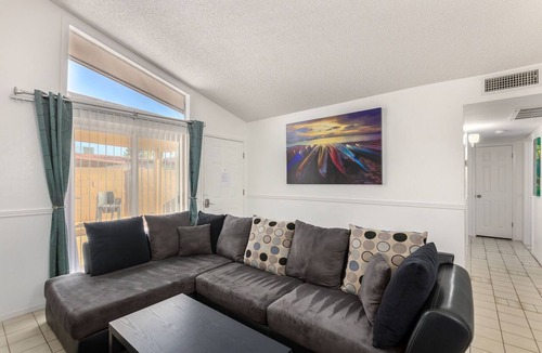 Mesa Grande Condo | 5★ Location. CUBS stadium is directly across the street!