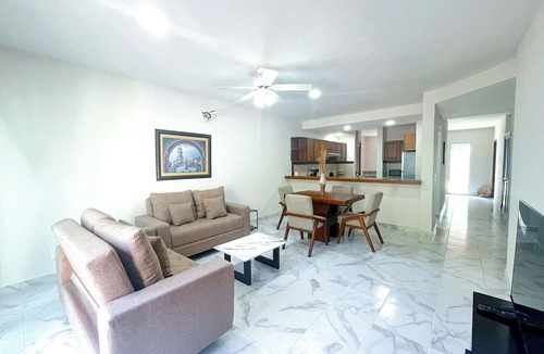 South Shore Hotel Area Villa | 5 MIN FROM THE BEACH! A6 Villas Mares de Verano