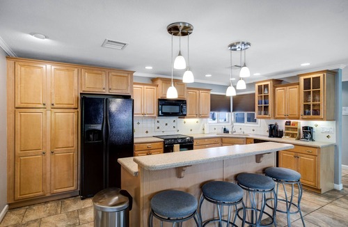 Village Grove House | 5 min to Old Town l Heated Pool l Spa l Game Room l Putting Green