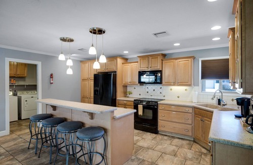 Village Grove House | 5 min to Old Town l Heated Pool l Spa l Game Room l Putting Green
