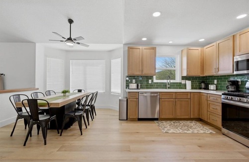 Glendale House | 5-Min Walk to Stadium 3 KINGS 3 FULL Baths 4 Bdrms