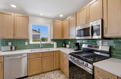 Glendale House | 5-Min Walk to Stadium 3 KINGS 3 FULL Baths 4 Bdrms