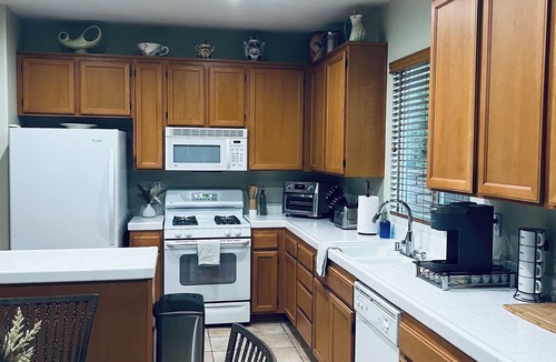 Menifee House | 55+ Gated Comm - Peaceful 2 bedroom house in Menifee - 90 Min. Night Required