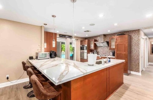 Garfield House | 5BD3BR downtown phx w/pool & games