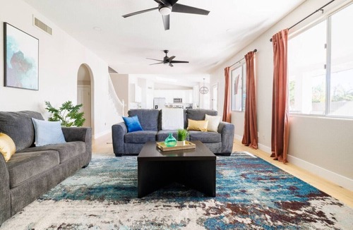 Paradise Park Vista House | 5BR getaway w/heated pool, hot tub & games