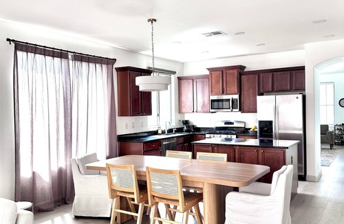Cortina House | 5BR Home w/Pool - Sleeps 10 - 30+ Day Rental