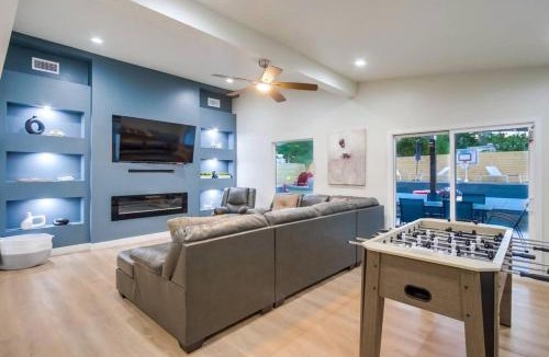 Santee House | 5BR Oasis - Pool, Hot Tub & Luxe Outdoor Retreat