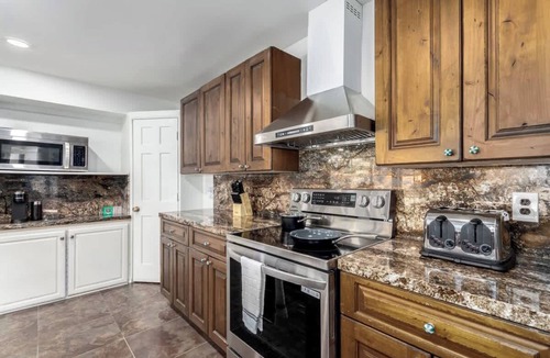 Chandler House | 5BR w/Heated Pool & Spa Next To Downtown Chandler