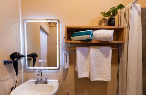 Lo de Marcos Apartment | 5min to Beach & Downtown, High-Speed WiFi, Laundry Service, PetsOK