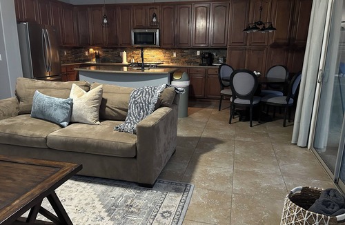 Orchards House | 6 bedroom family house with Private pool minutes from spring training facilities