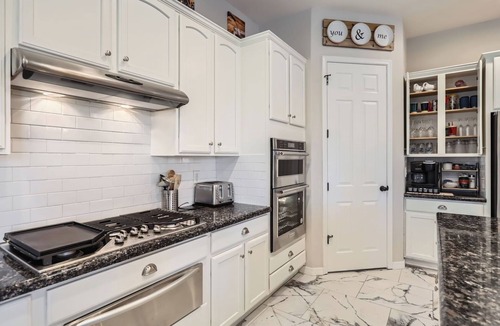 Missouri Ranch House | 6BR, heated pool/spa, large grass yard, BBQ Island, & games galore near Westgate